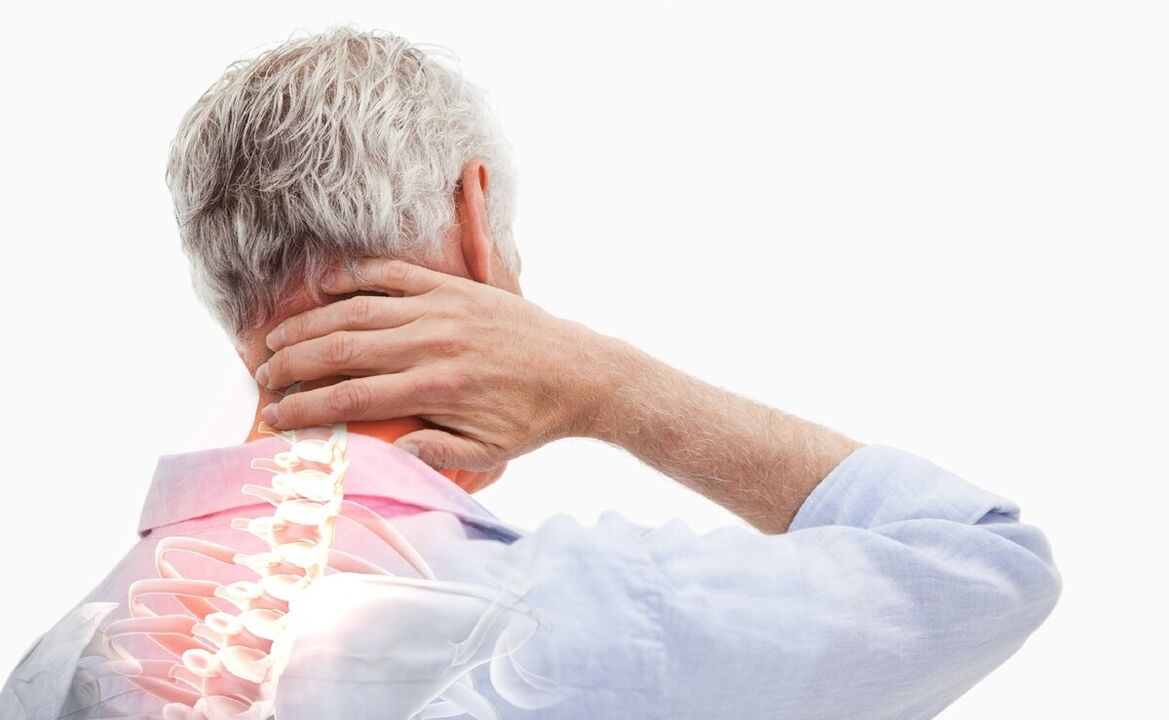 Dolor de cuello en un hombre con osteocondrosis.